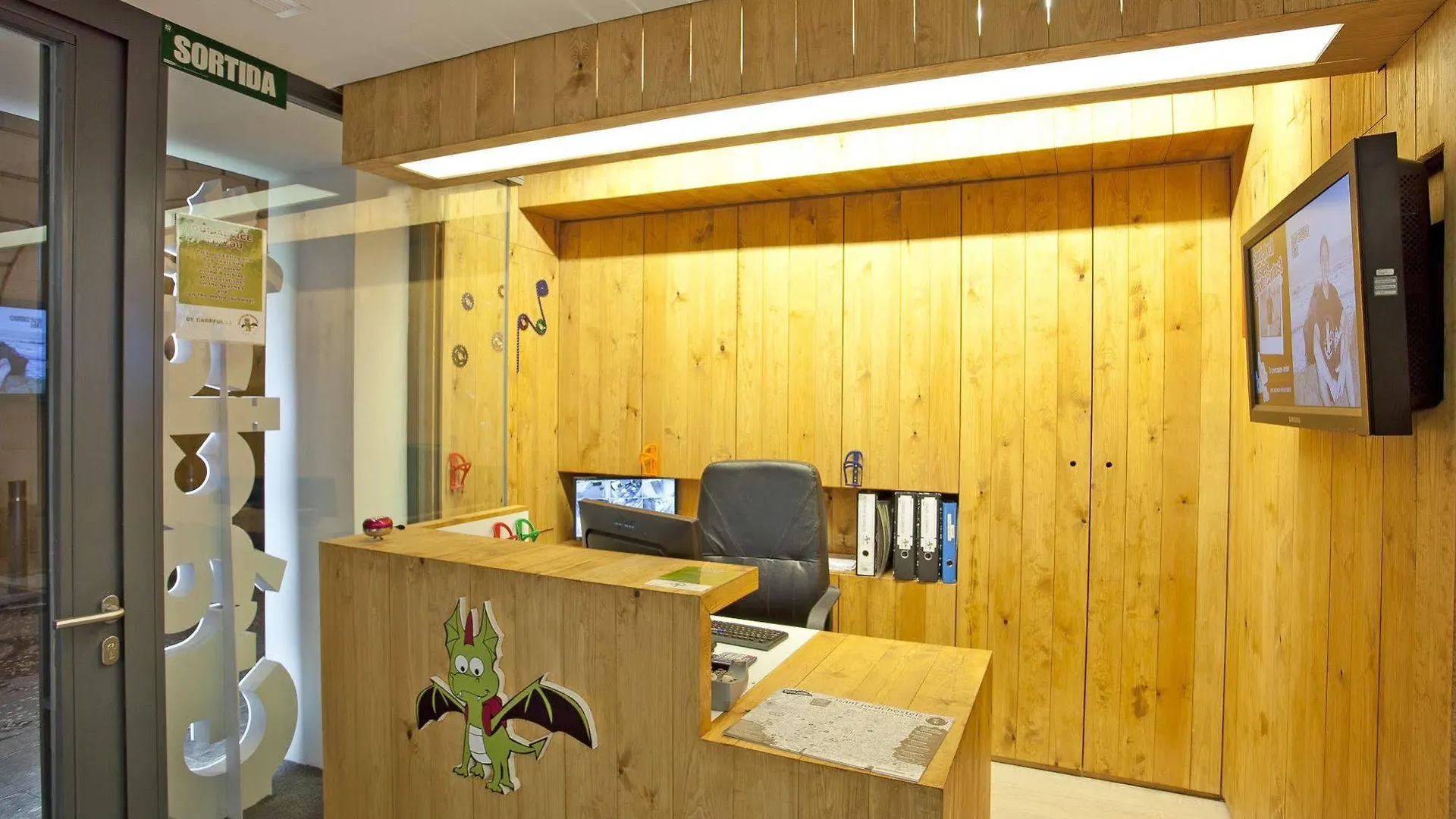 Sant Jordi Hostels Gracia Барселона