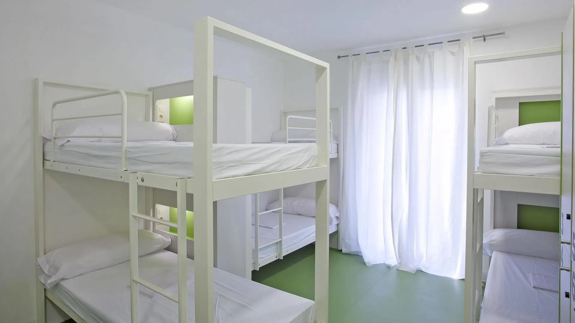 Sant Jordi Hostels Gracia Barcelona
